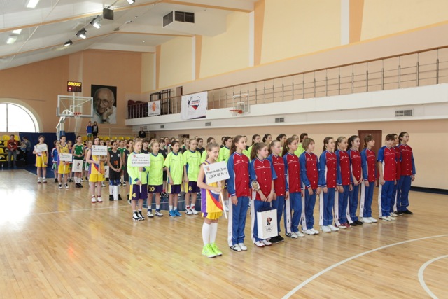Все команды, принявшие участие в полуфинальном этапе первенства России по баскетболу среди девушек