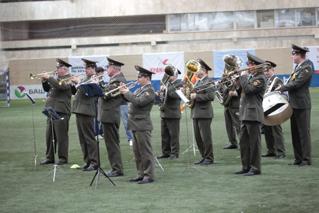 Выступление военного оркестра на открытии «Футбольной лиги безопасности-2012»