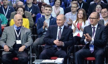 Путин призвал регламентировать блага чиновников по образцу СССР
