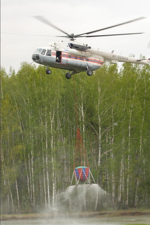 Тушение пожаров с вертолета на демонстрационном показе выставки «Комплексная безопасность-2011»