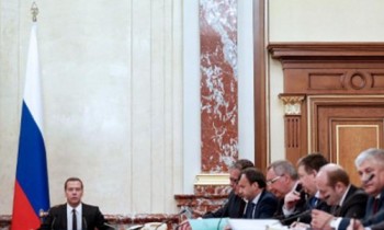 Медведев призвал готовиться к жизни в условиях кризиса