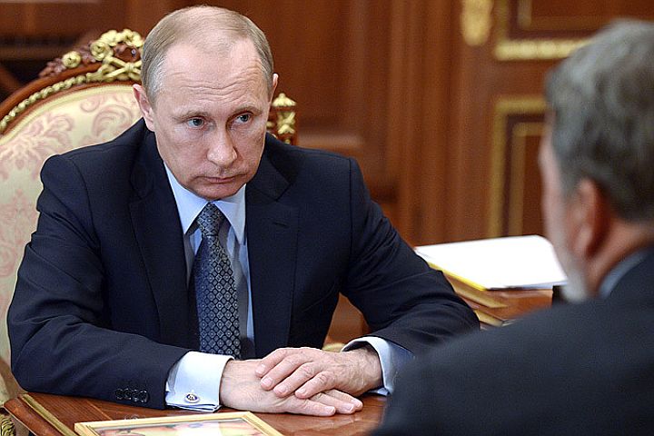 Путин призвал естественные монополии «вести себя поскромнее» 