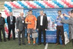 Награждение лучшего защитника на «Футбольной лиге безопасности-2012»