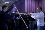 Эдриан Пол дает мастер-класс по обращению с мечом