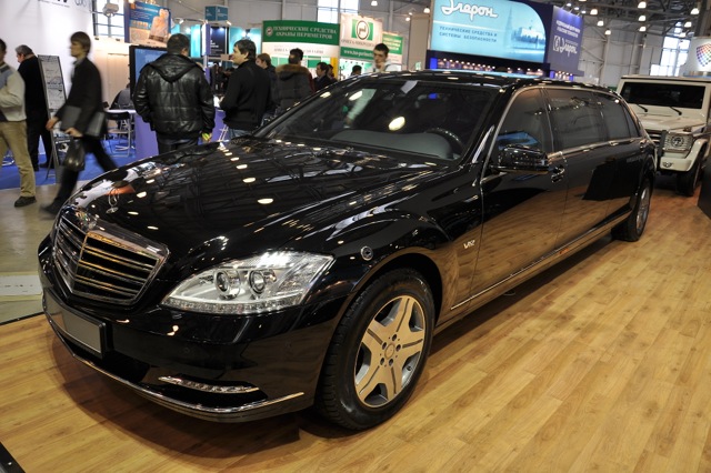 Бронированный автомобиль Mercedes для перевозки VIP-гостей