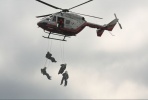 Высадка бойцов спецслужб с вертолета на демонстрационном показе выставки «Комплексная безопасность-2011»
